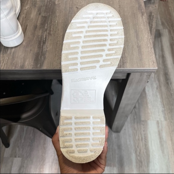 DR MARTEN all white soft leather size 9 - Picture 10 of 12